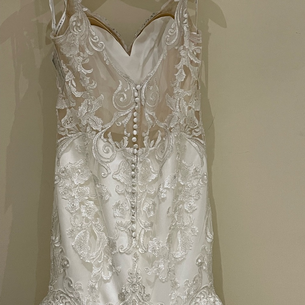 New wedding dress - Picture 5 of 5